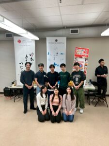 上段左より平野稜真、蛭川恒、小杉集治、白戸晋司、関根悠大、下段左より寺澤美紗、西薮彩良、服部彩夏（敬称略）